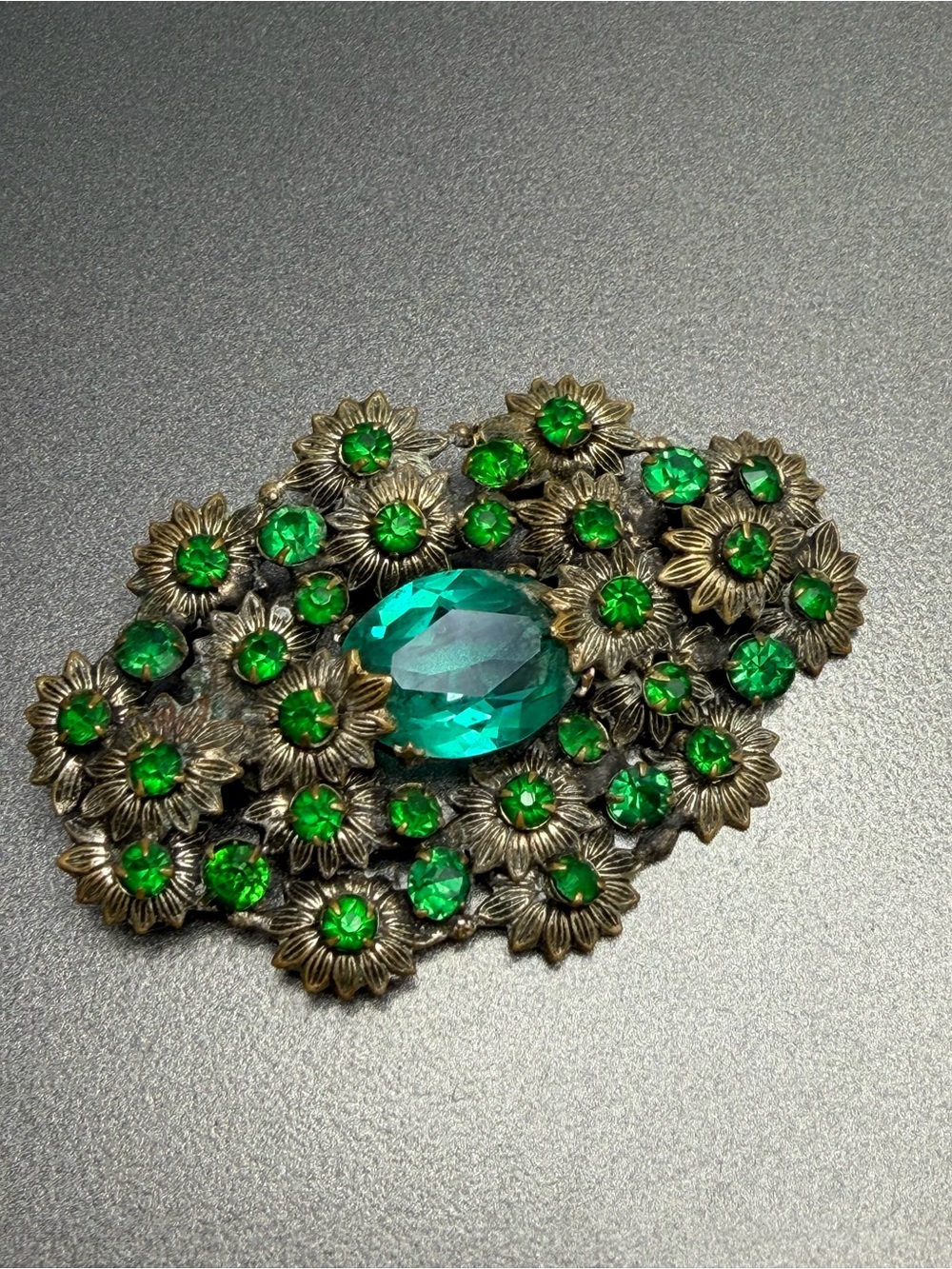 Vintage Emerald Green Czech Glass Brooch #cz136
